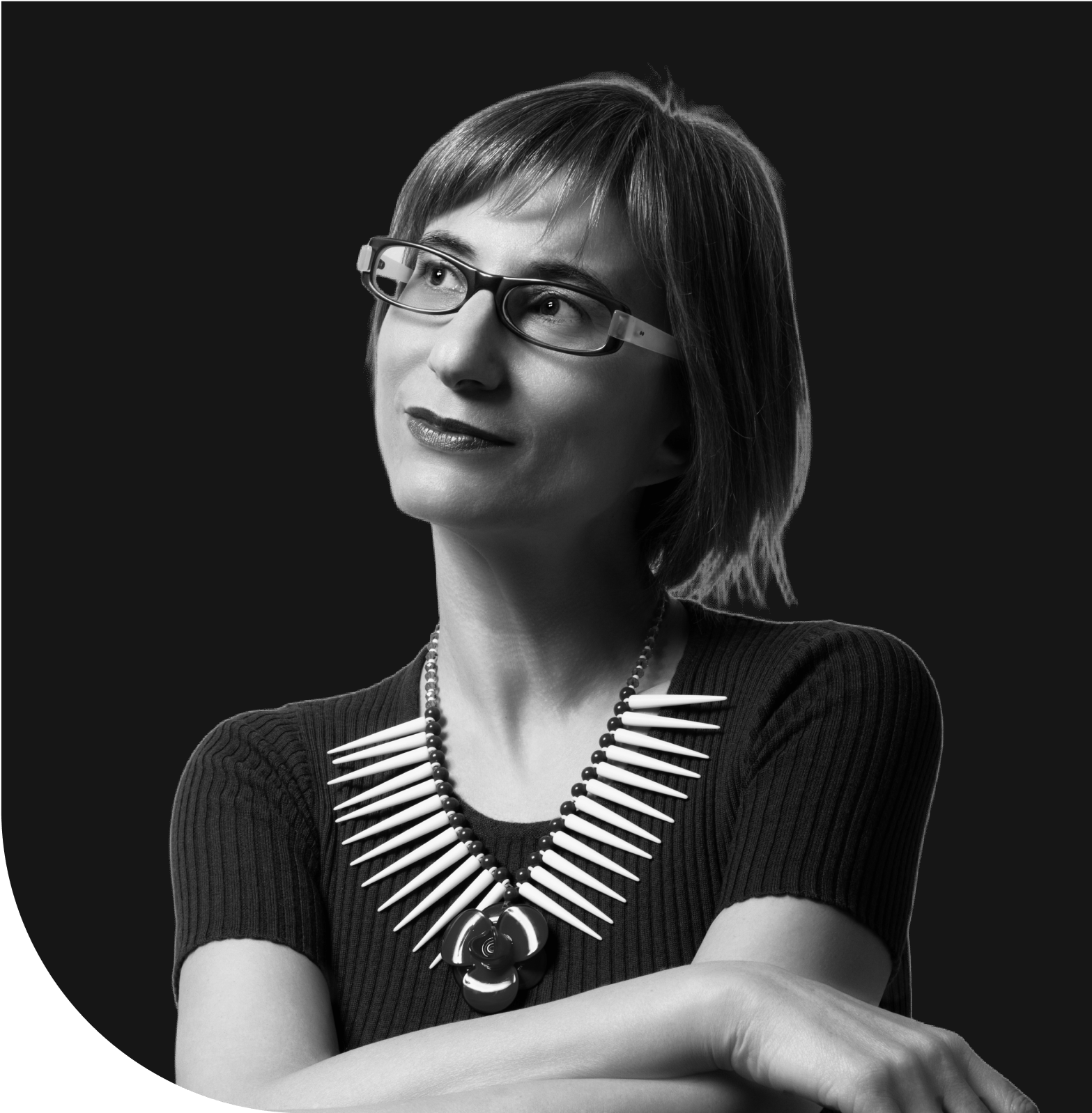 Betty Tsakarestou-blackbg